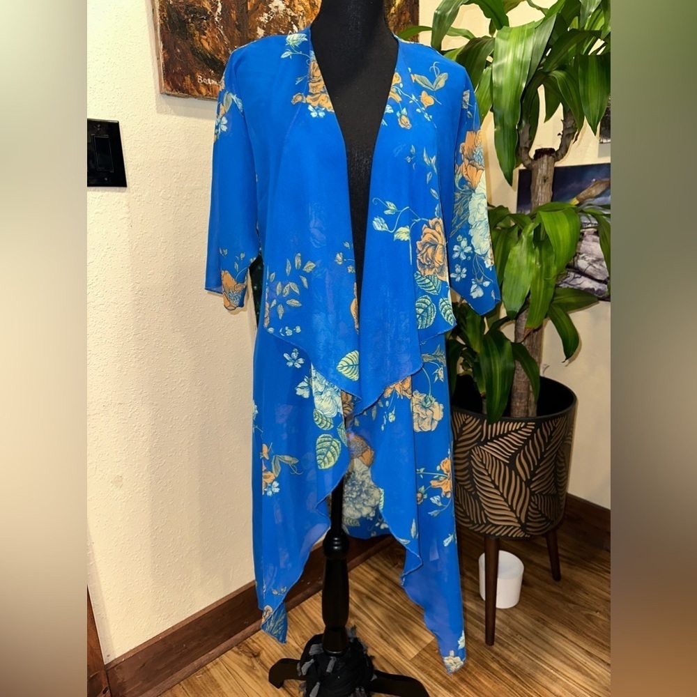EUC LulaRoe Blue Floral 100% Polyester 3/4 Sleeve Open Front KIMONO Size S